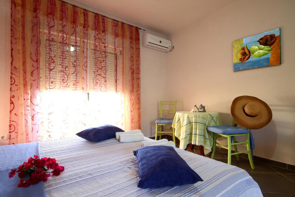 Lighthouse Apartments - 8