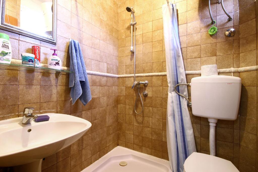 Lighthouse Apartments - 4