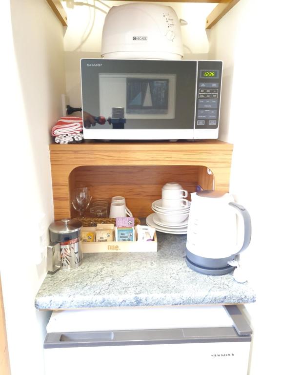 a microwave oven sitting on top of a kitchen counter at Fitzherbert Castle Motel in Palmerston North