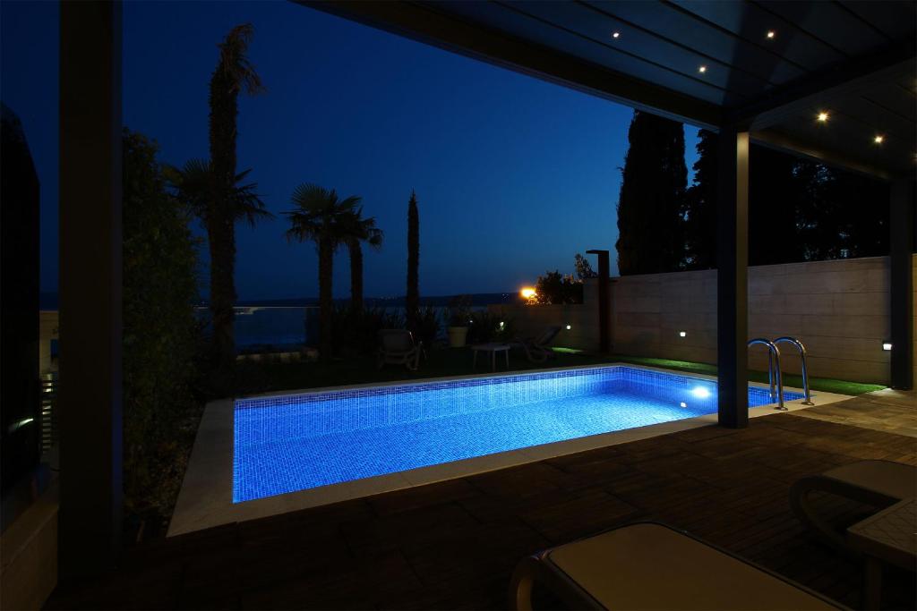 Bazén v ubytování Apartments DEL MAR 1 nebo v jeho okolí