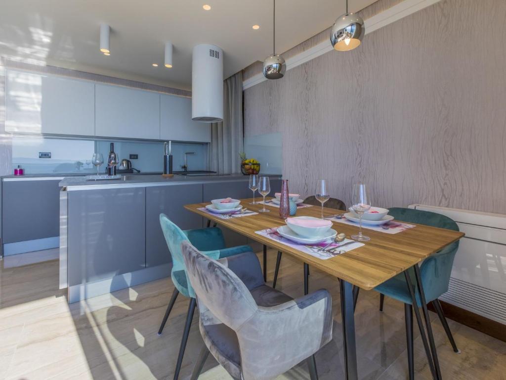 Kuchyňa alebo kuchynka v ubytovaní Apartments DEL MAR 5