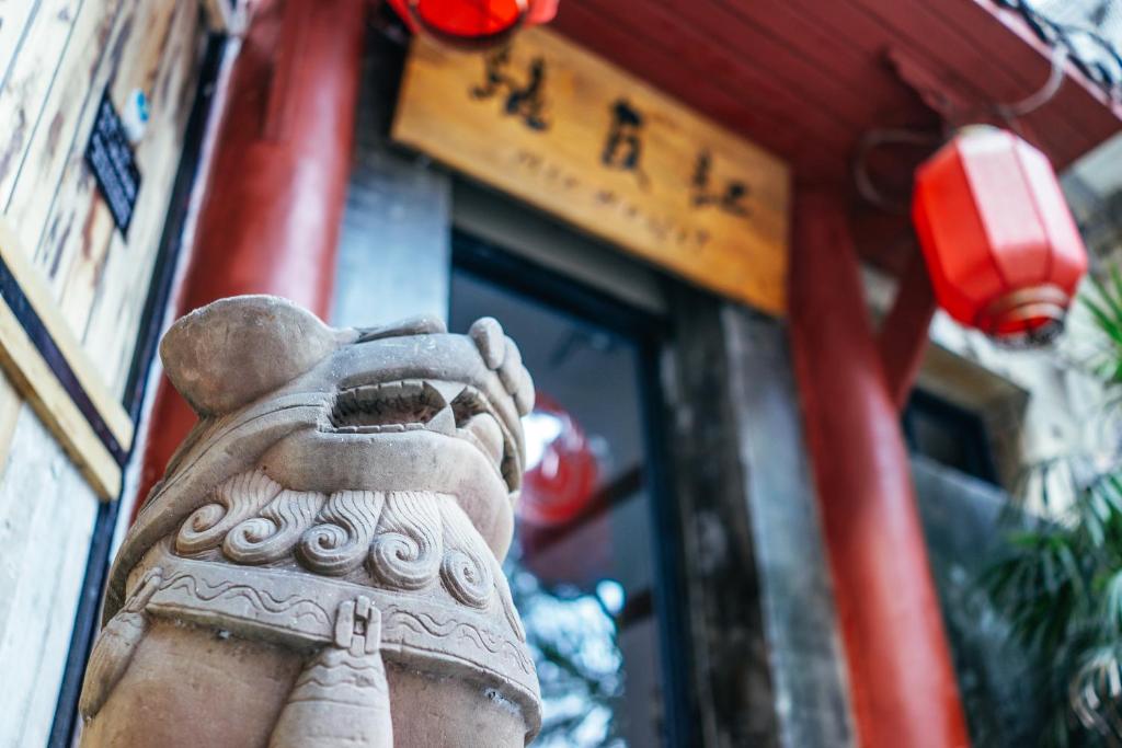 Certifikát, hodnocení, plakát nebo jiný dokument vystavený v ubytování Chengdu Mix Hostel - Next To Wenshu Monastery - Sichuan Style Chill & Social Courtyard House - Free Activities - Friendly English Speaking Staff - Tibet, Panda, Buddha & Snow Mountain Tours