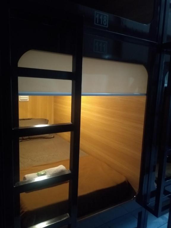 Palanda nebo palandy na pokoji v ubytování skyz hostel