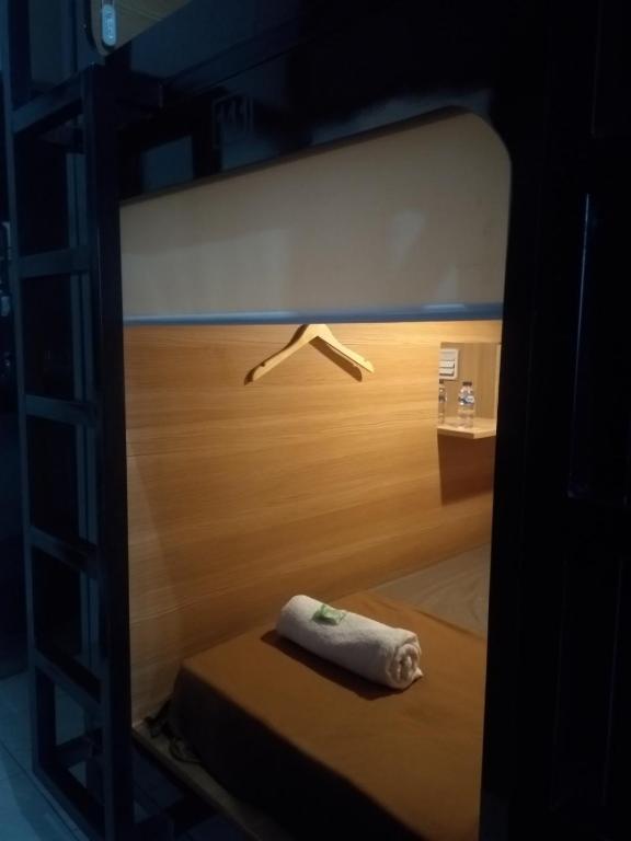 Palanda nebo palandy na pokoji v ubytování skyz hostel