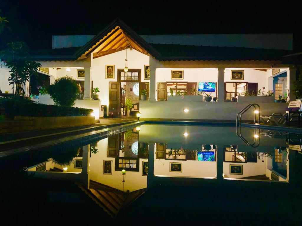 Bazén v ubytování Kaya Residence Kandy nebo v jeho okolí
