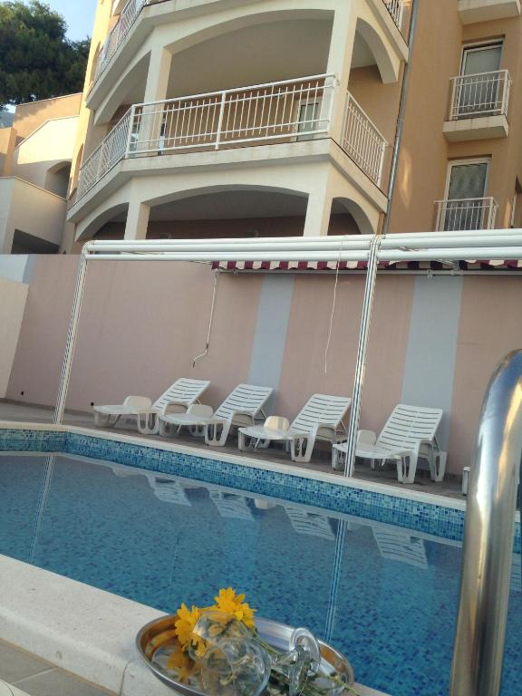 Bazén v ubytování Mimice Bay Apartments nebo v jeho okolí