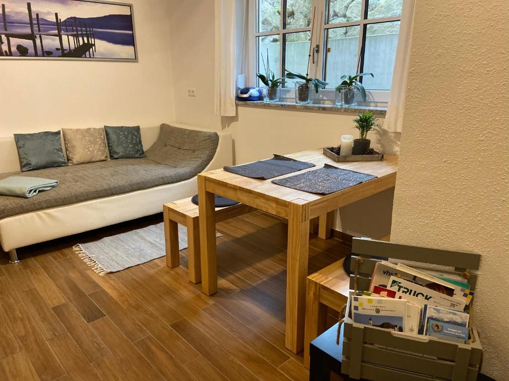 a living room with a table and a couch at Anton‘s Souterrain-Wohnung in Eberfing