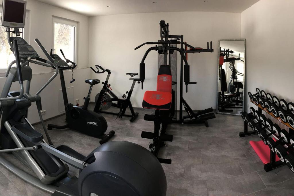 The fitness centre and/or fitness facilities at Tischlmühle Appartements & mehr