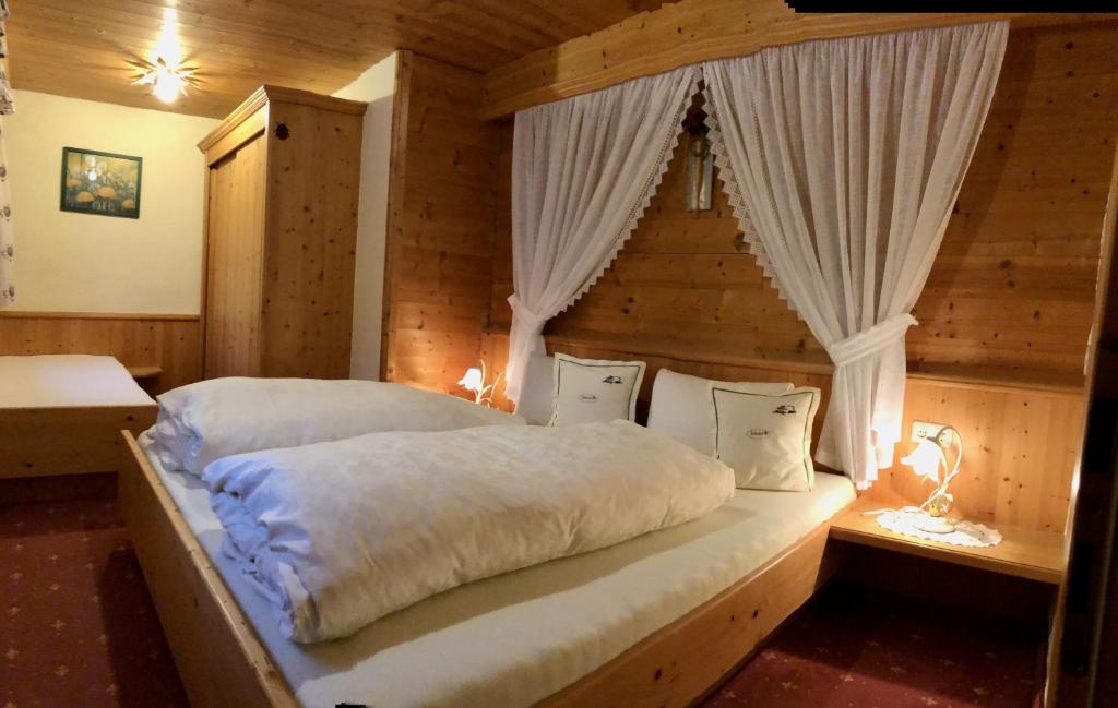 Postel nebo postele na pokoji v ubytování Jedlerhof
