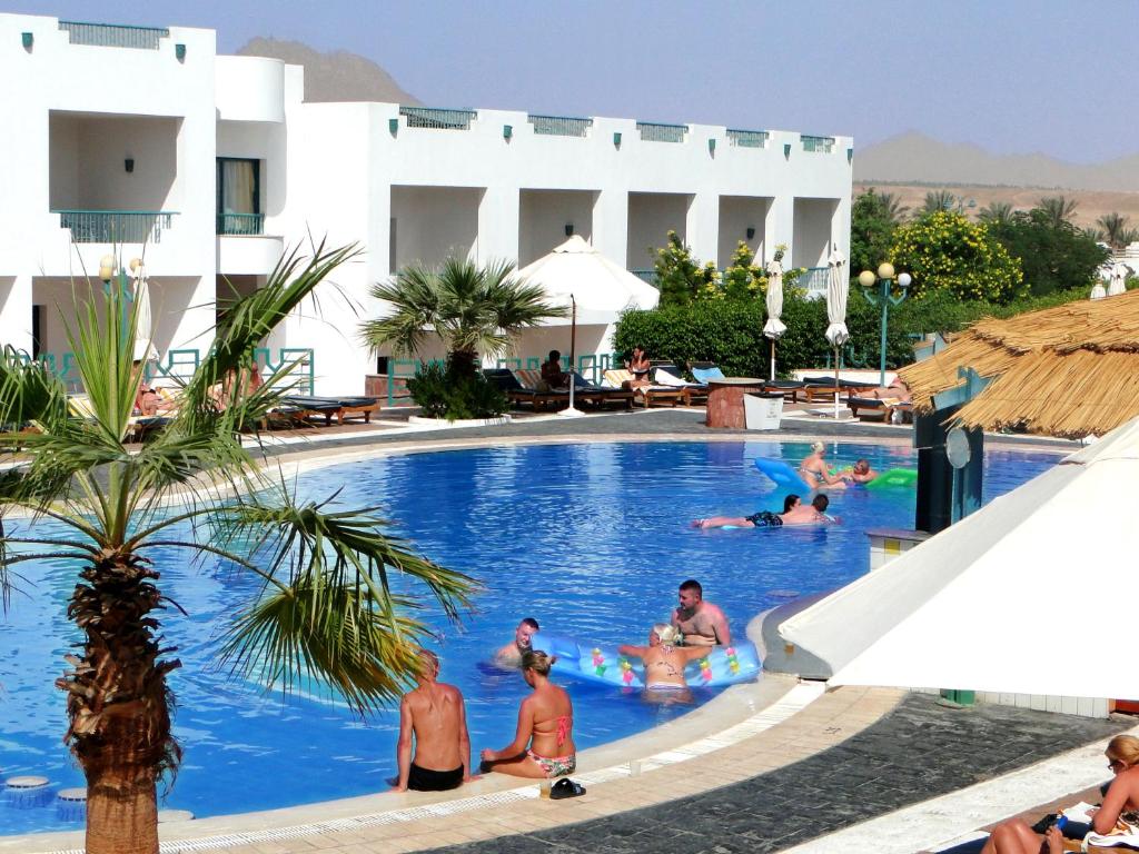 Bazén v ubytování Sharm Holiday Resort nebo v jeho okolí