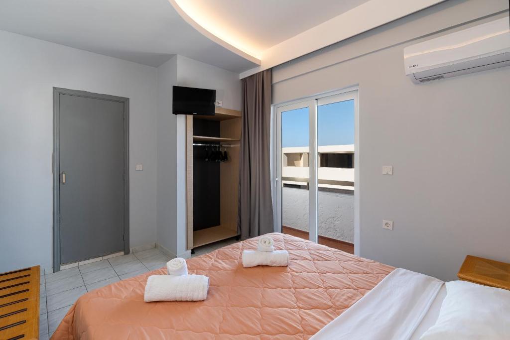 Postel nebo postele na pokoji v ubytování N E P center Hotel Rodos