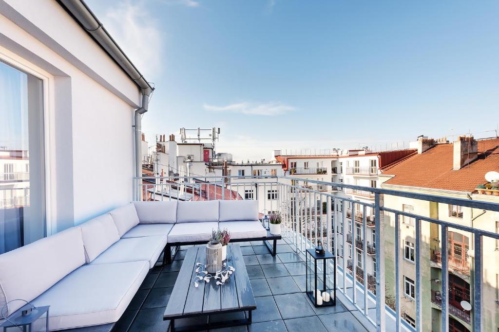 Balkón nebo terasa v ubytování Prague Roof Apartments