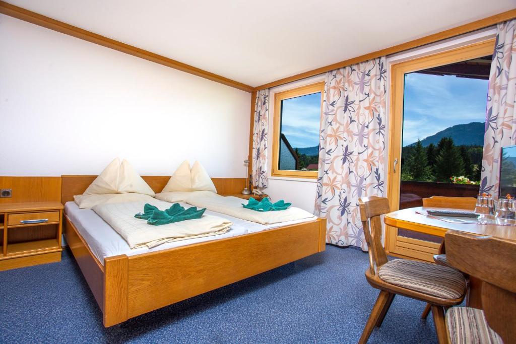 Nespecifikovaný výhled na hory nebo výhled na hory při pohledu z hotelu