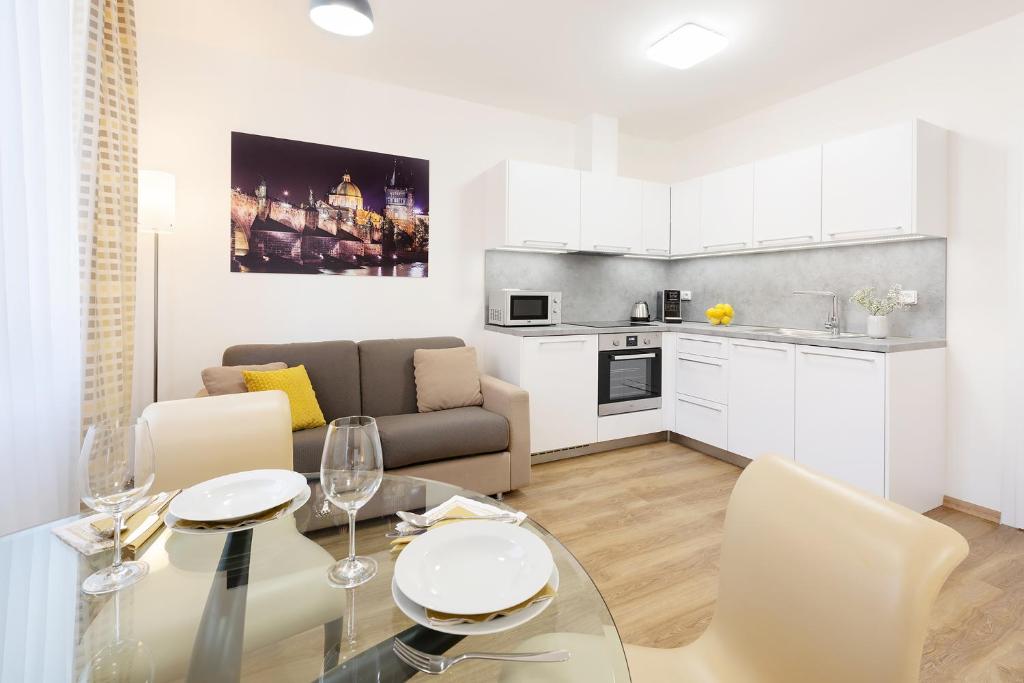 Kuchyň nebo kuchyňský kout v ubytování Prague Roof Apartments