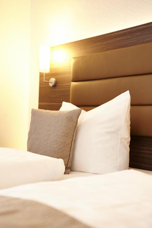 Postel nebo postele na pokoji v ubytování Hotel Prinzregent