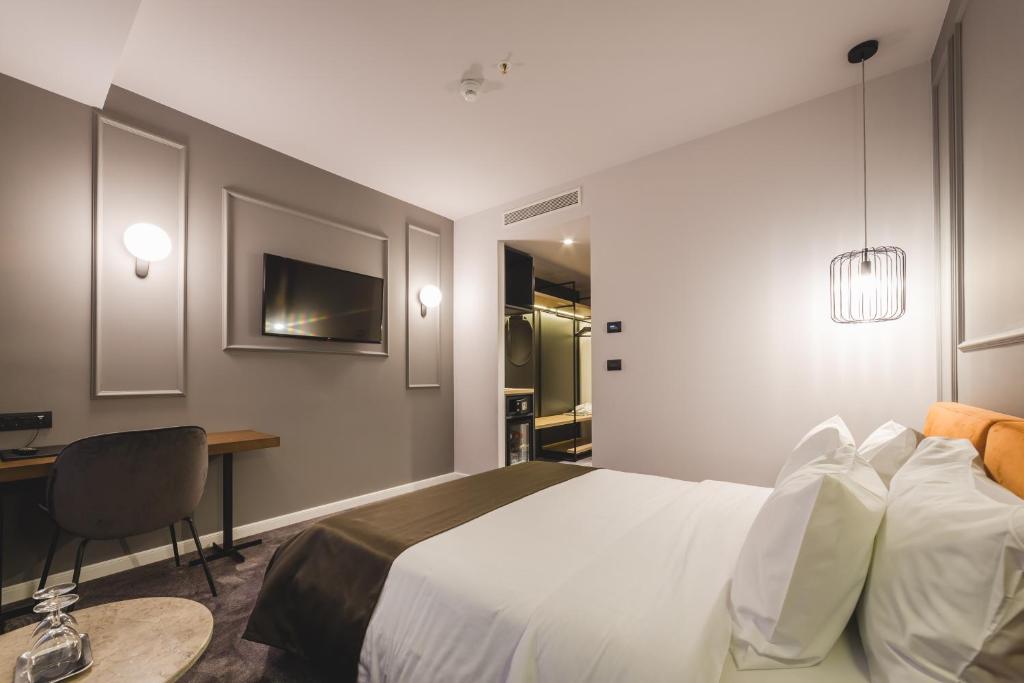 Postel nebo postele na pokoji v ubytování Boscovich Boutique Hotel