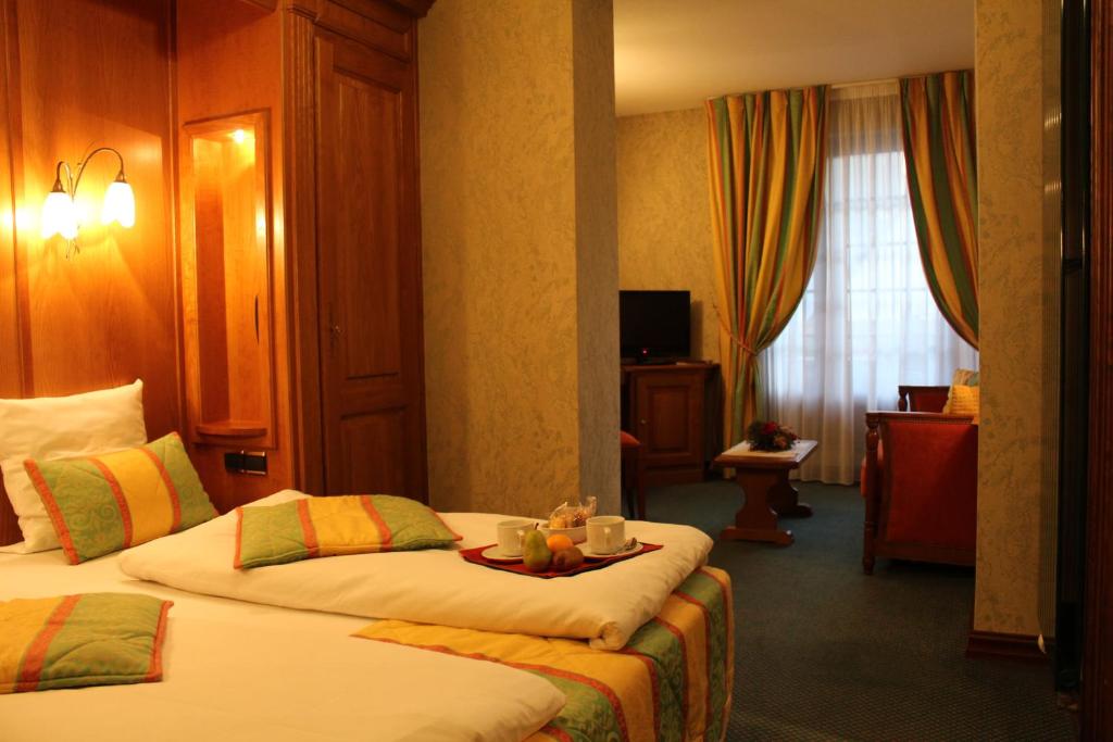 Postel nebo postele na pokoji v ubytování Hôtel Le Mittelwihr