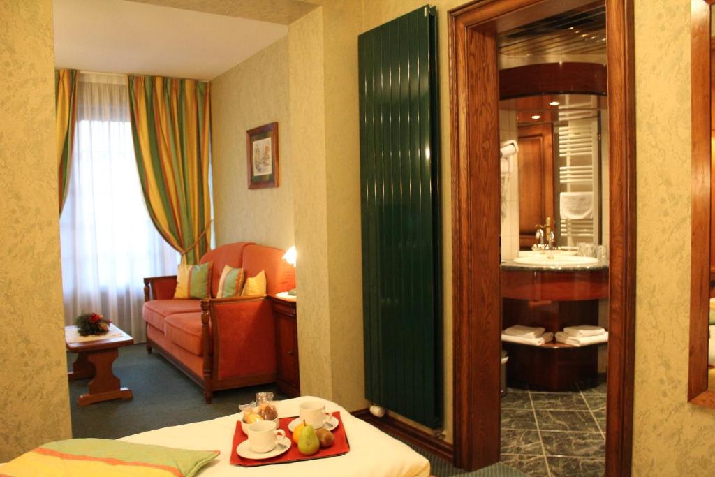 Postel nebo postele na pokoji v ubytování Hôtel Le Mittelwihr