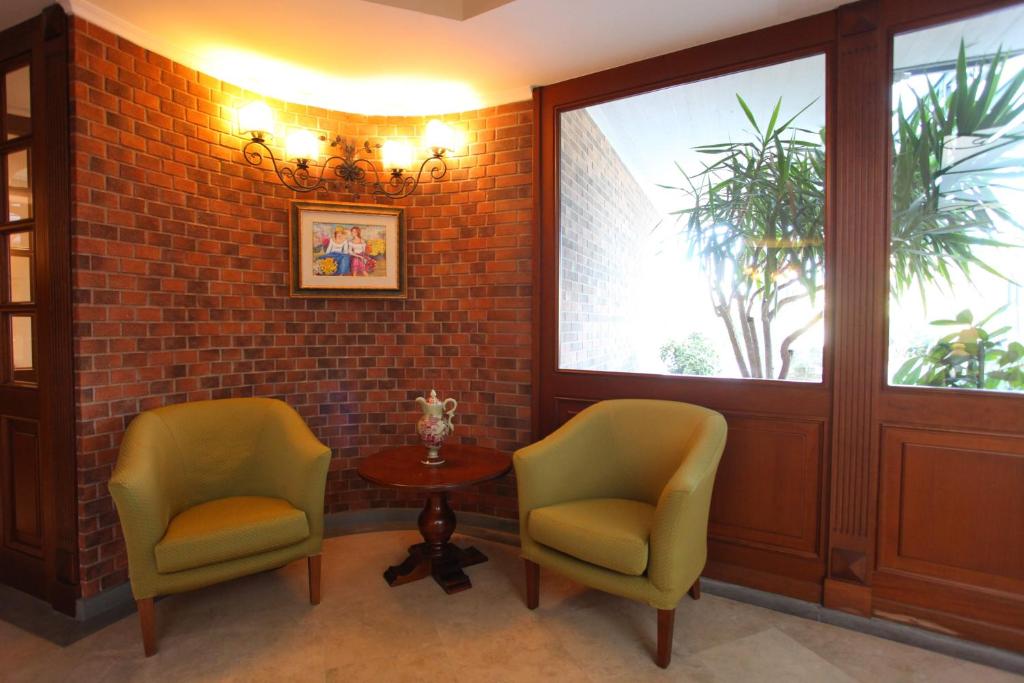 Posedenie v ubytovaní Altea Suites