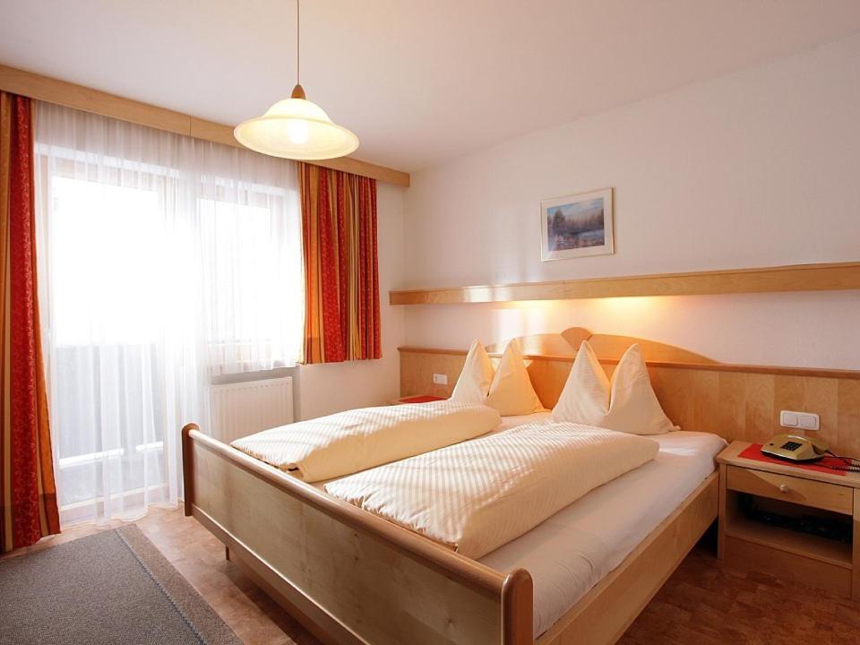 Postel nebo postele na pokoji v ubytování Gästehaus Hofer
