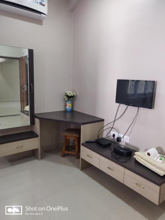 TV a/nebo společenská místnost v ubytování Guesthouse Sakina Colva