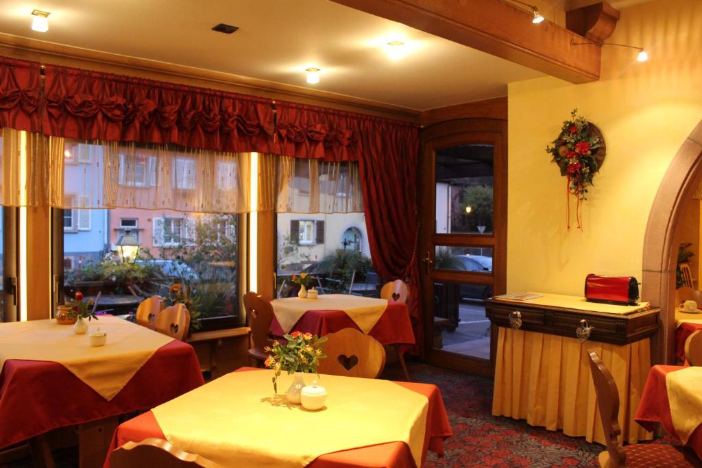 Posezení v ubytování Hôtel Le Mittelwihr