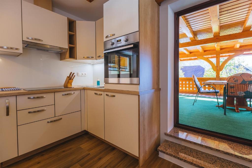 Kuchyň nebo kuchyňský kout v ubytování Apartment Ledrar