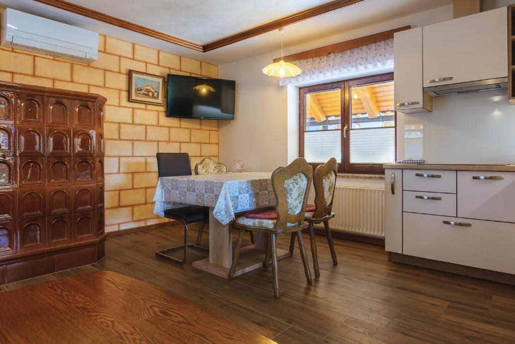 Kuchyň nebo kuchyňský kout v ubytování Apartment Ledrar