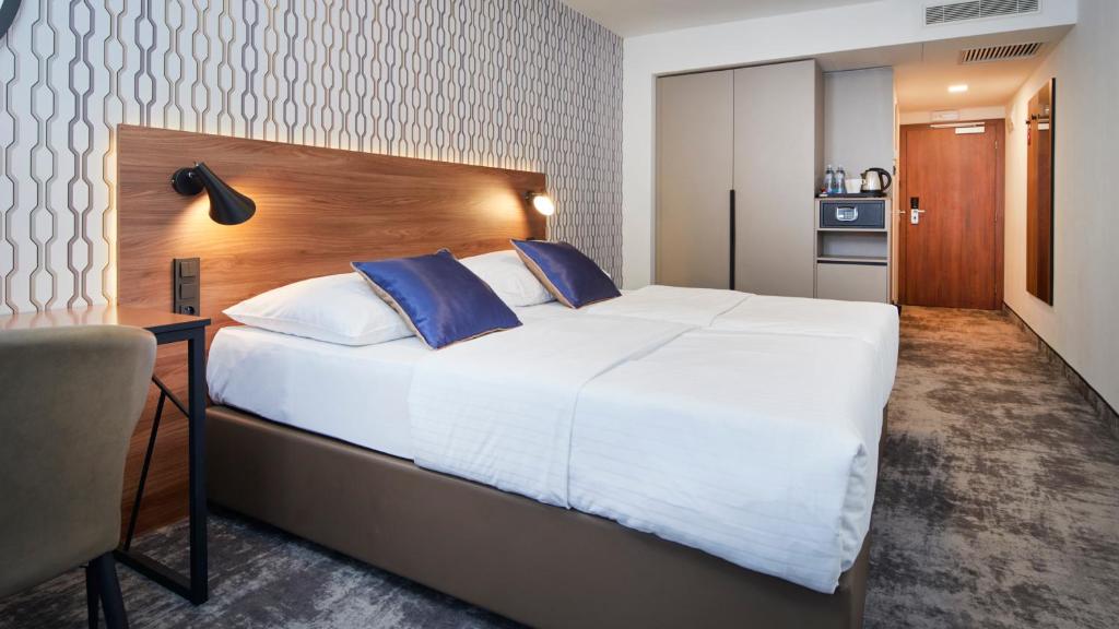 OREA Hotel Pyramida Praha客房内的一张或多张床位