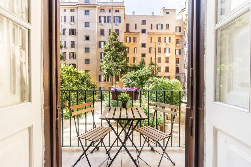 Comacchio Home, Roma, Italy