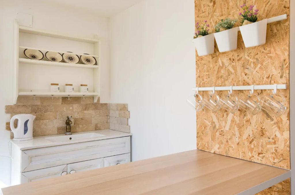 Fotografie z fotogalerie ubytování Designed Studio Apartment v destinaci Kefar Weradim