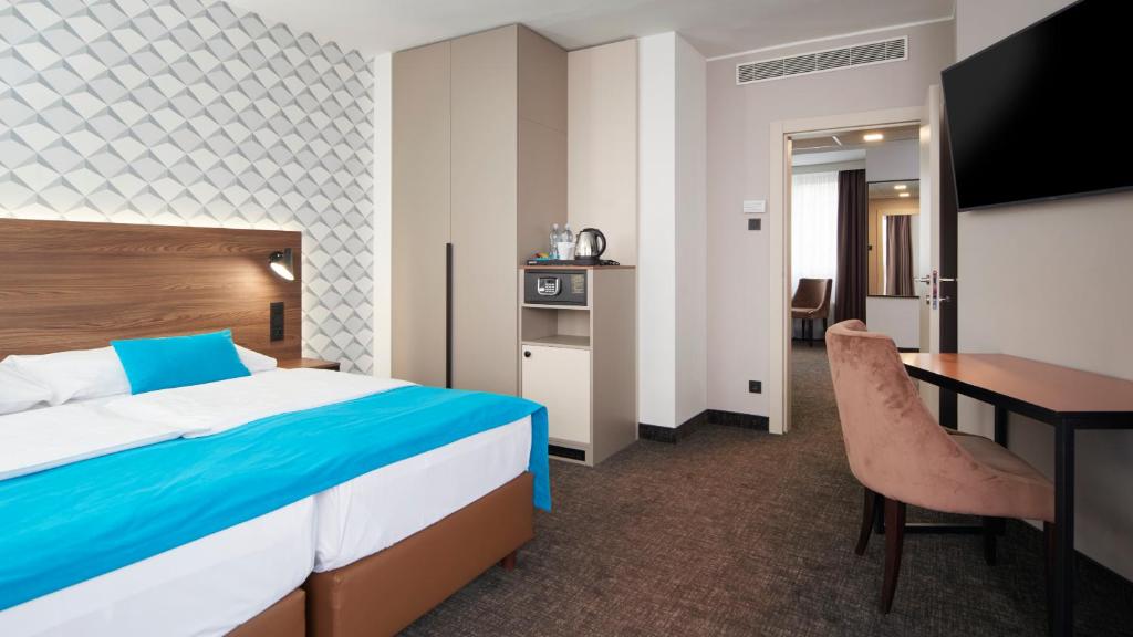 OREA Hotel Pyramida Praha客房内的一张或多张床位