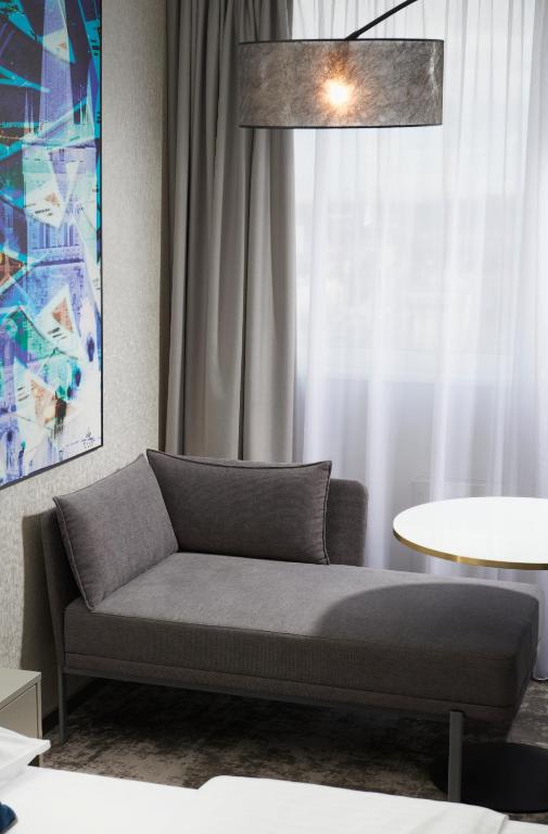 OREA Hotel Pyramida Praha的休息区