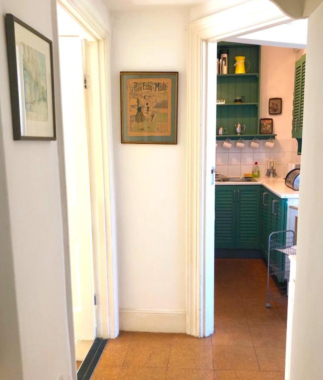 Erte's Atelier - Bohemian 1 bedroom Flat in Gothic Victorian Villa