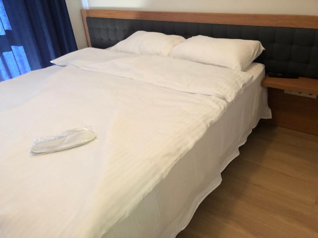 Postel nebo postele na pokoji v ubytování Aparthotel Room 107 at Orbi Palace in Bakuriani