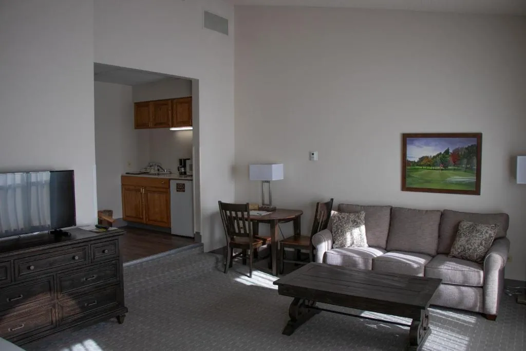 Lone Tree Golf Club and Hotel in Lakewood