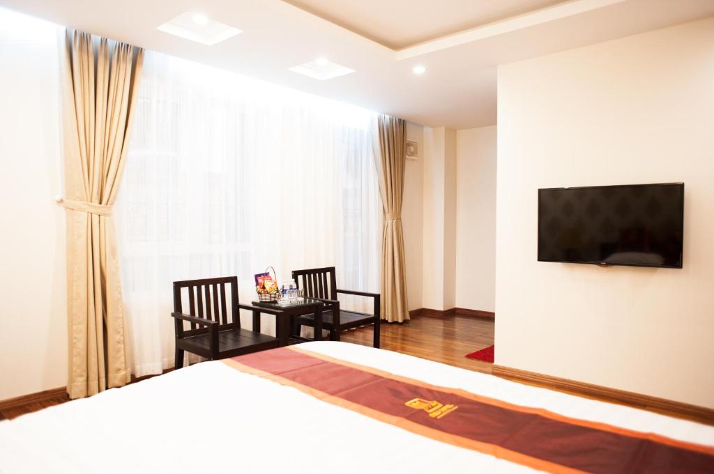 TV a/nebo společenská místnost v ubytování Mely Hotel Hà Nội