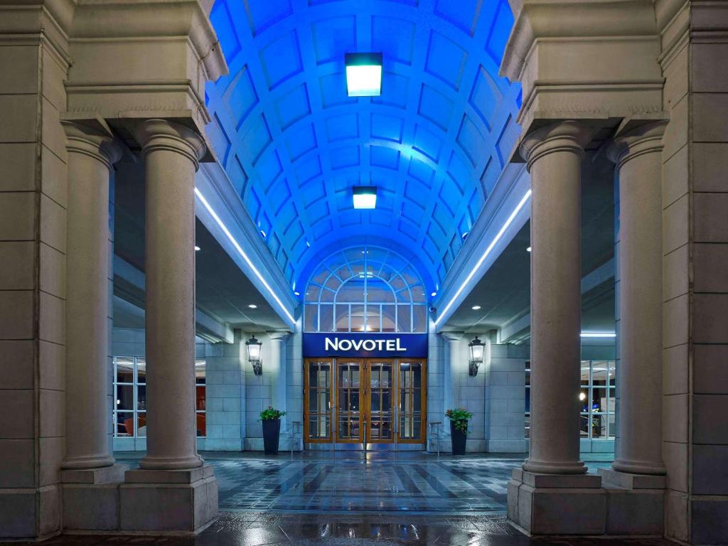 The Novotel Toronto Centre photo