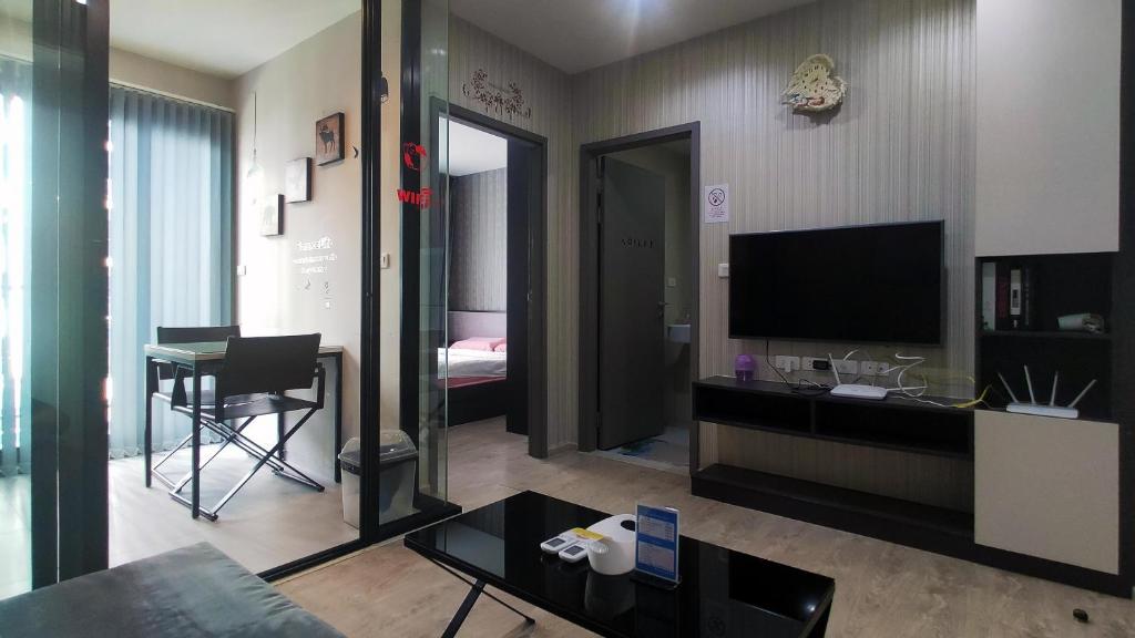 Pattaya Beach Sea View Rooftop Pool Resort - One-Bedroom Apartment