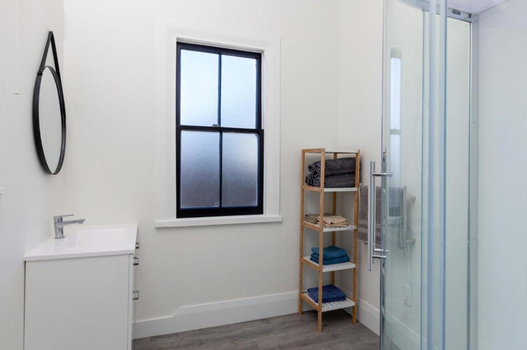 Te Waiharakeke Holiday Home - Resim 3