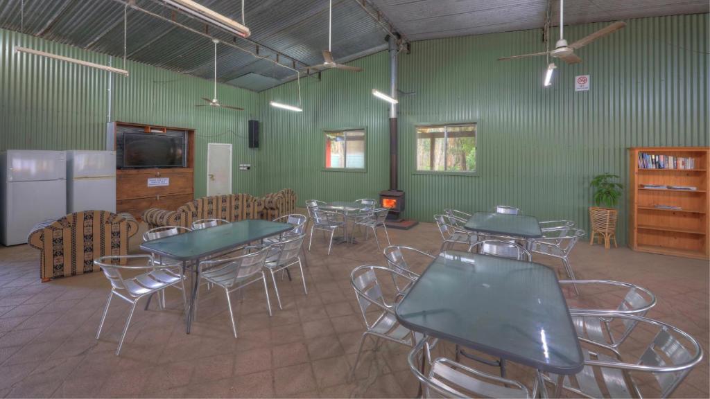 TV a/nebo společenská místnost v ubytování BIG4 Bays Holiday Park