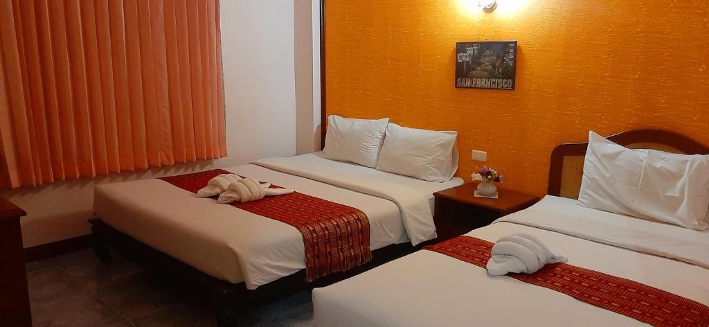 Postel nebo postele na pokoji v ubytování Thepparat Lodge Krabi