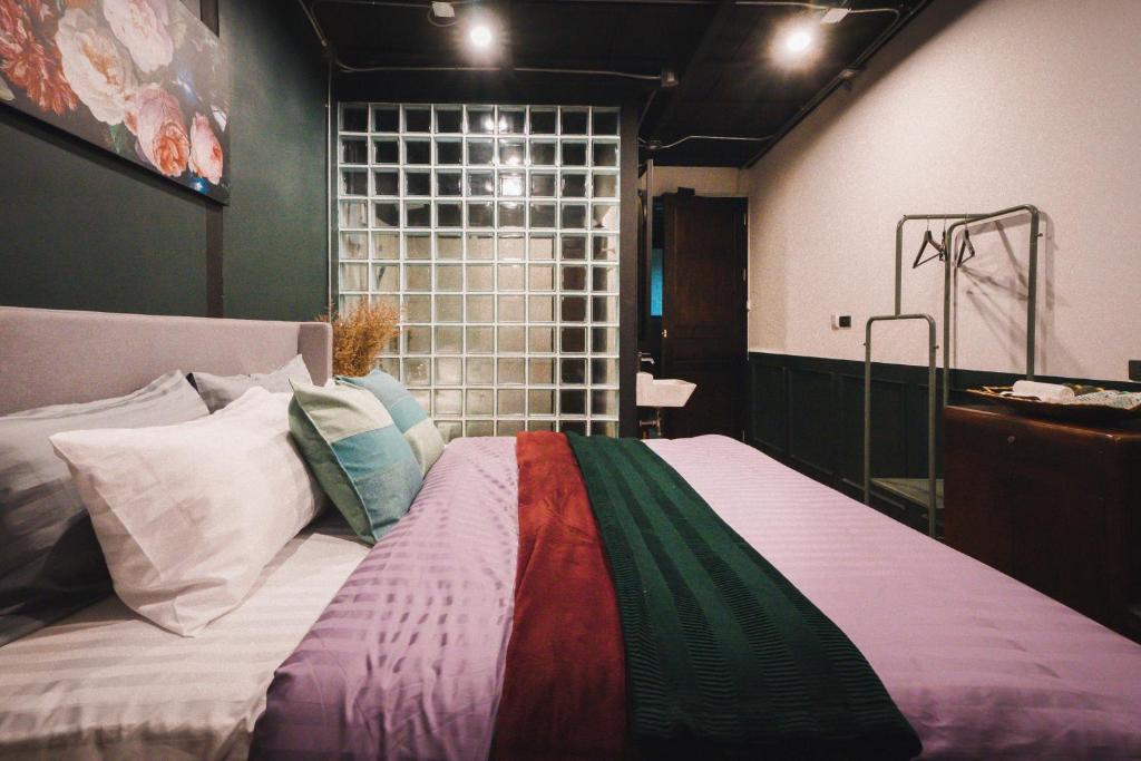 Letto o letti in una camera di Mojo Old Town Phranakorn