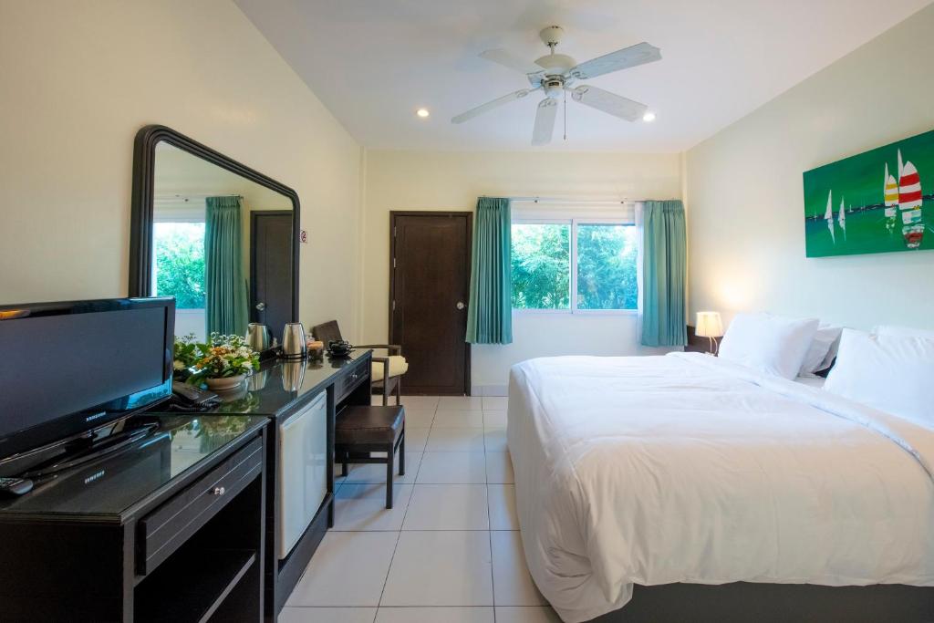 Lokal Phuket \ - Resim 5