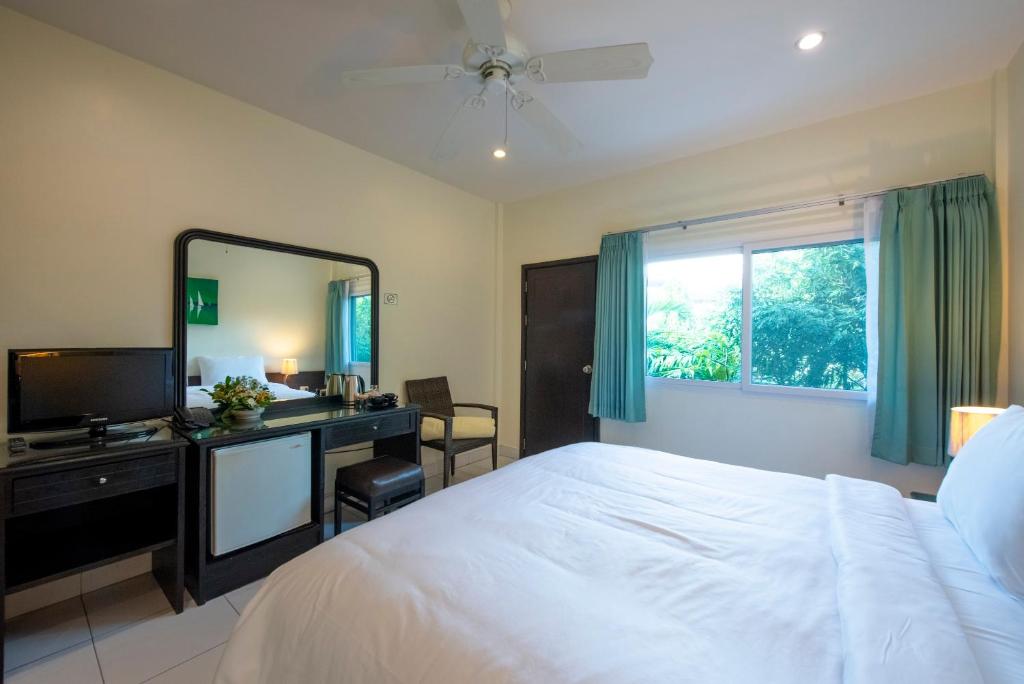 Lokal Phuket \ - Resim 35