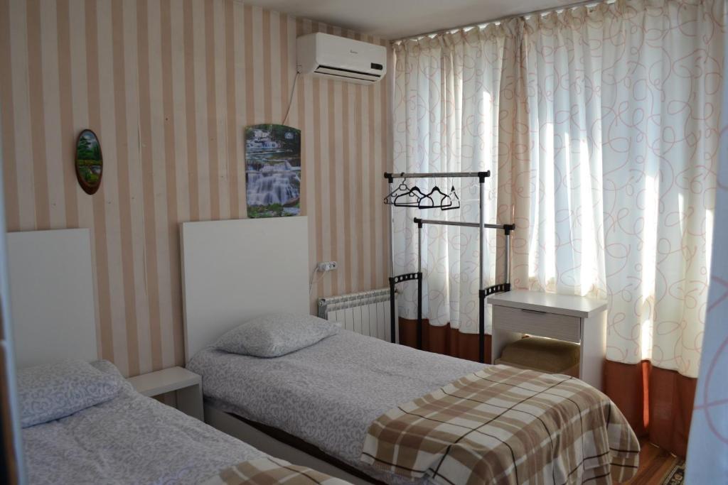 Postel nebo postele na pokoji v ubytování Your House In Tbilisi