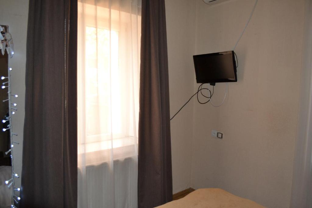 TV a/nebo společenská místnost v ubytování Your House In Tbilisi