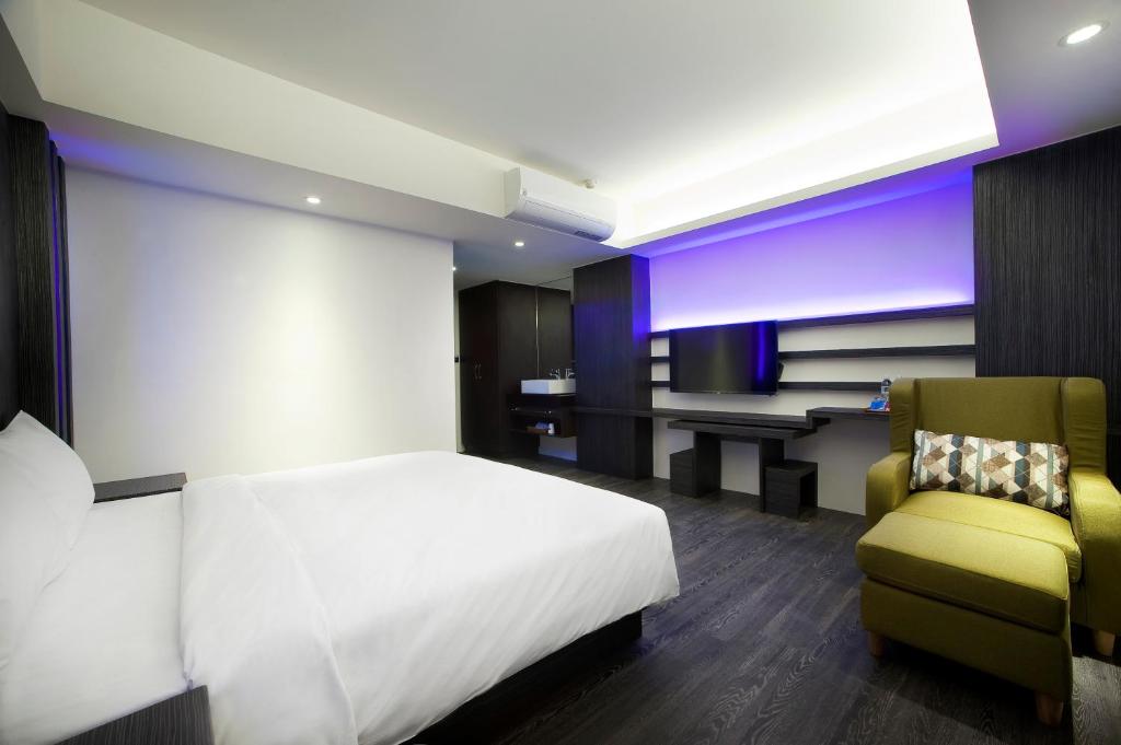 Postel nebo postele na pokoji v ubytování Seven Fukun Hotel