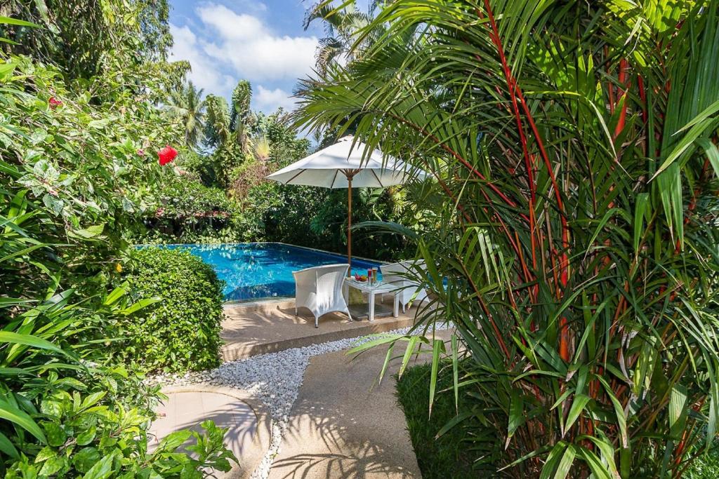 Lokal Phuket \ - Resim 3