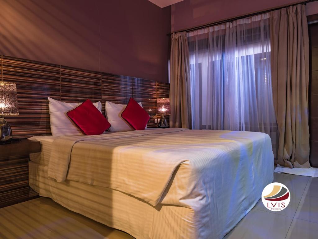 Postel nebo postele na pokoji v ubytování LVIS blancura Hotel